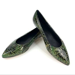 Amalfi by Rangoni Glossy Green and Gold Patterned Pointy Toe Flats, 9.5